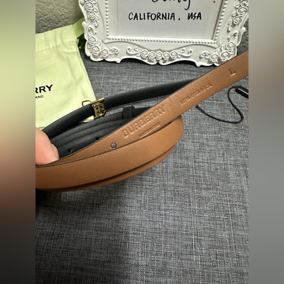 Burberry Monogram Motif Reversable Leather Belt - Picture 7 of 7